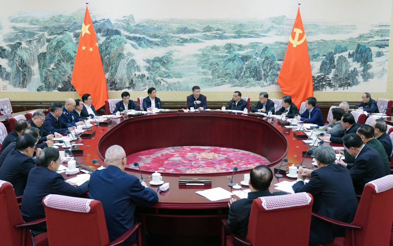 　　12月25日至26日，中共中央政治局召開民主生活會，中共中央總書記習(xí)近平主持會議并發(fā)表重要講話。新華社記者 謝環(huán)馳 攝